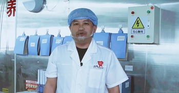 全國五一勞動獎章獲得者、陜西榆林四海食品配送有限責任公司生產(chǎn)班組組長 趙志新 李凡攝_副本.jpg